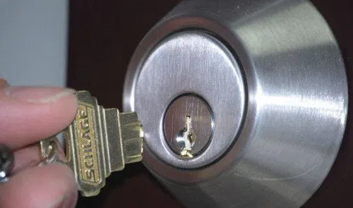 Royal Locksmith Store Fort Myers, FL 239-312-3298 - key-broke-in-lock